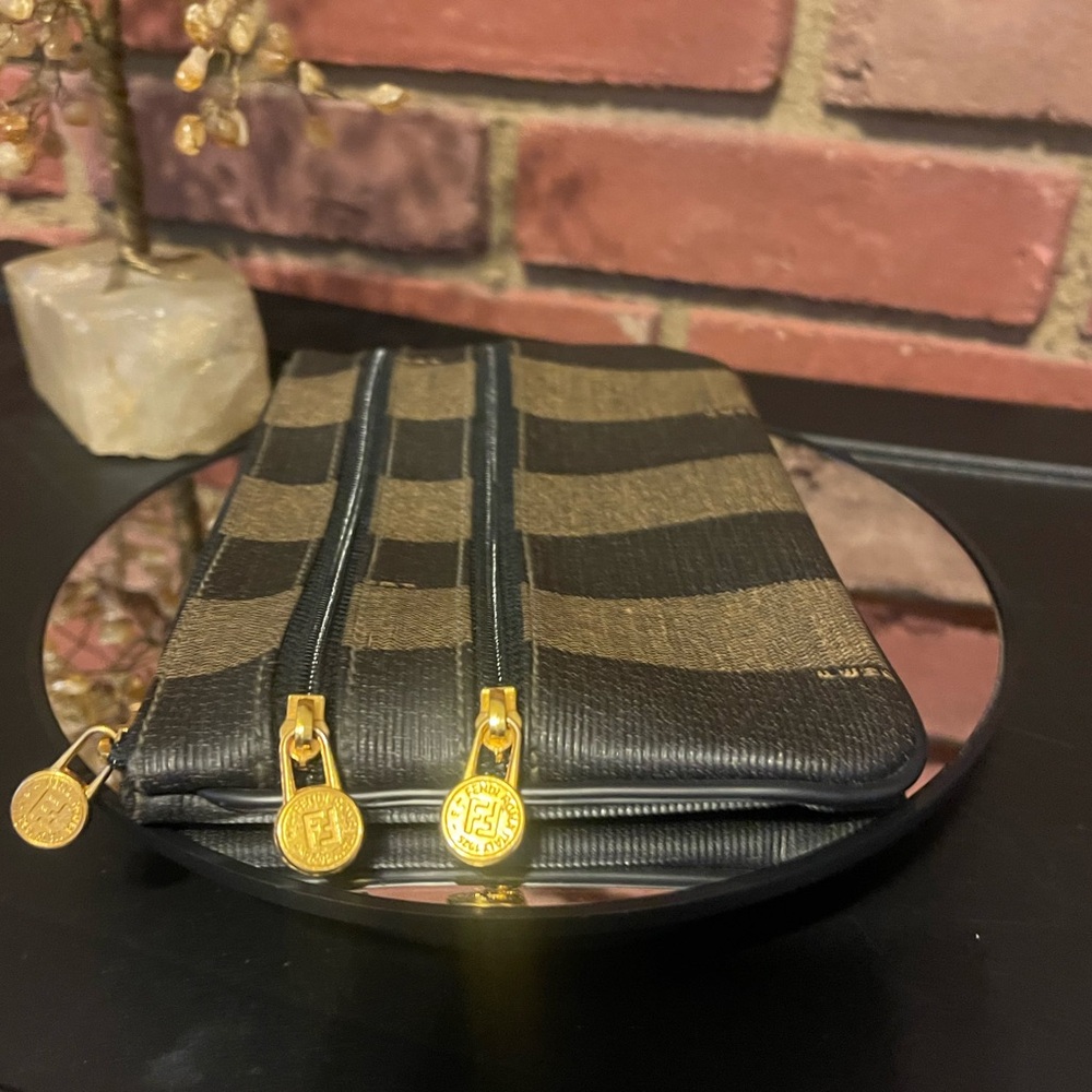 🔥FENDI🔥VINTAGE 🔥 Clutch🔥 - Picture 4 of 15